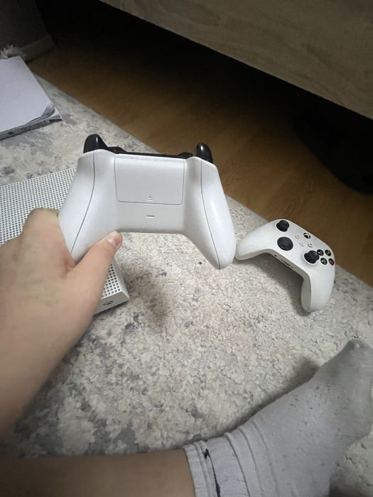 Xbox one digitali cu 2 controlere