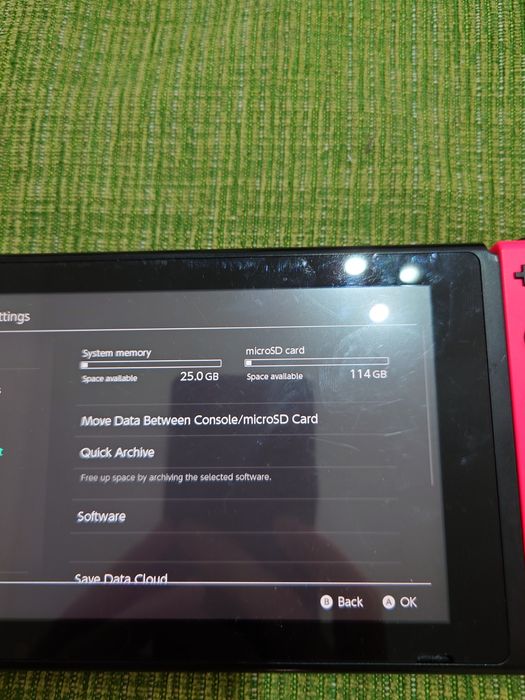 Vând Nintendo switch+ 5 jocuri (pokemon, Mario)