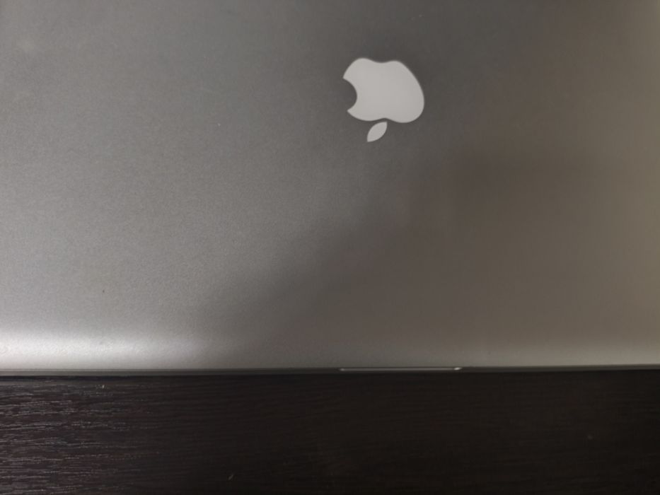 Продам МакБук в хорошем состоянии