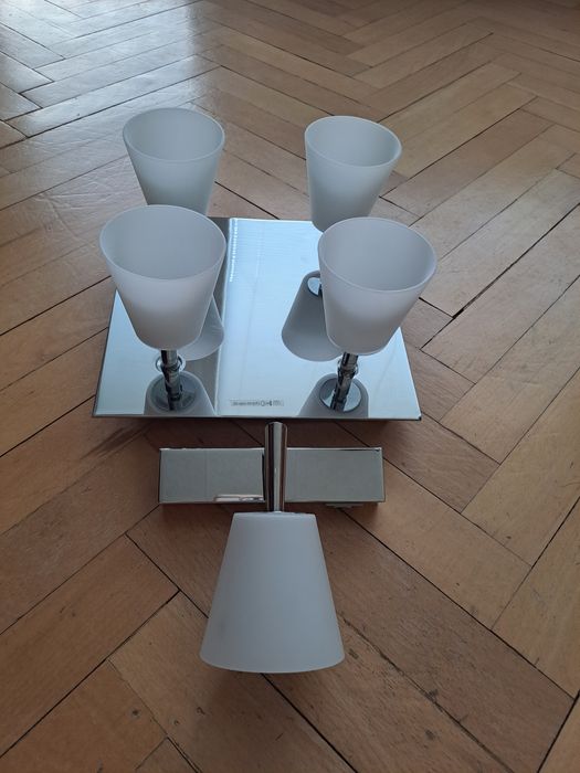 Спот лампи за таван и лампа за стена