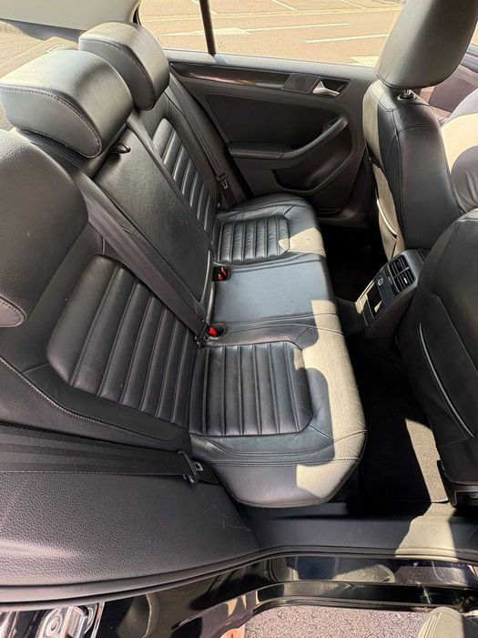 VW Jetta 2011 1.6 TDI 105CP Piele