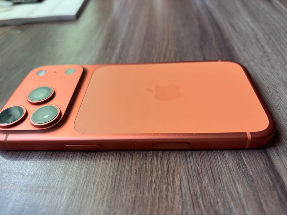iPhone 17 Pro 256GB – Cosmic Orange
