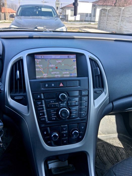Opel  astra j anul 2012