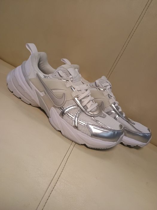 Nike V2K Run Маратонки 44 EU / 11.5 US Нови