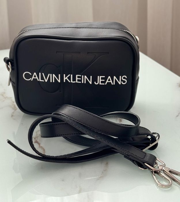 Calvin Klein черна чанта