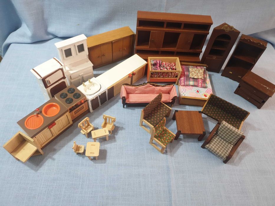 Дървени ръчноизработени мебели за кукли - 25 броя