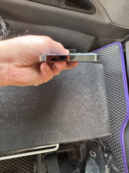 Айфон 12 про продам заблокированный