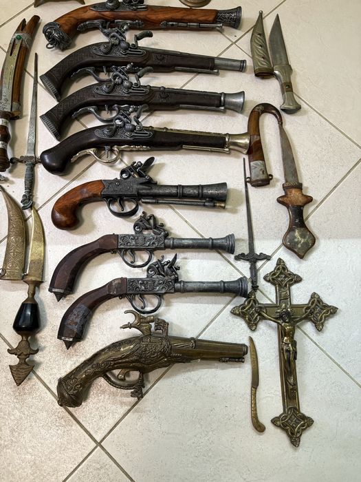 Пистолет ханджар кама свещник кръст декор механа носия