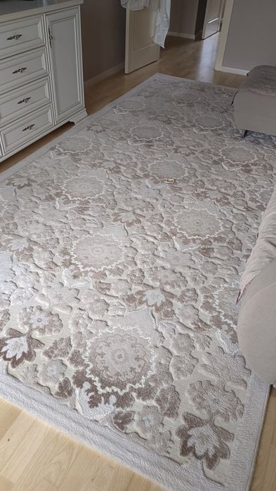 Ковёр 2х4м. в отличном состоянии