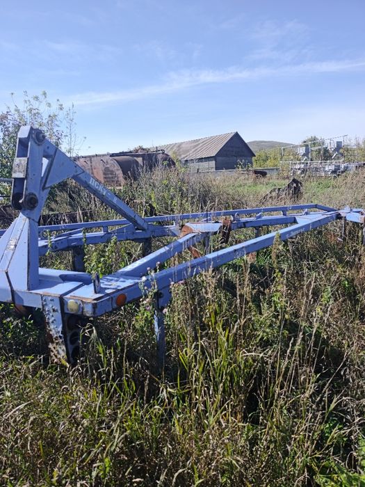 Продам трактор комбайн плуг