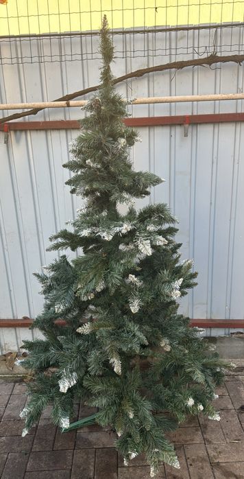 Vând 2 brazi artificiali