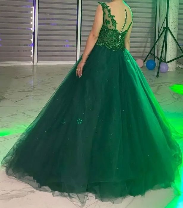 Бална рокля носена само за няколко часа в отлично състояние