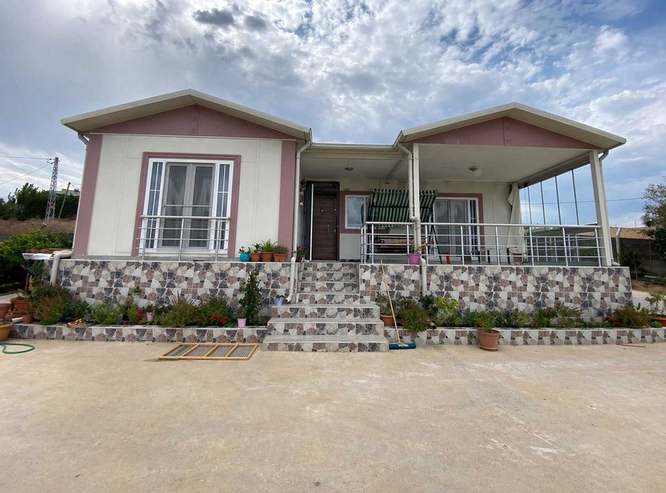 Сглобяема къща 40 м² - 8 800 € (220 €/м²). Метална конструкция от галванизирана стомана. Стени от Фиброцимент
