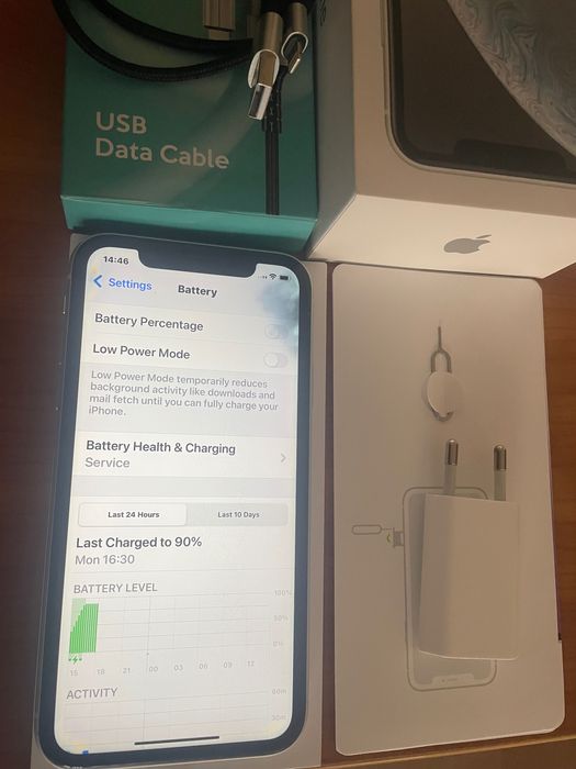 iPhone XR 64 gb бял