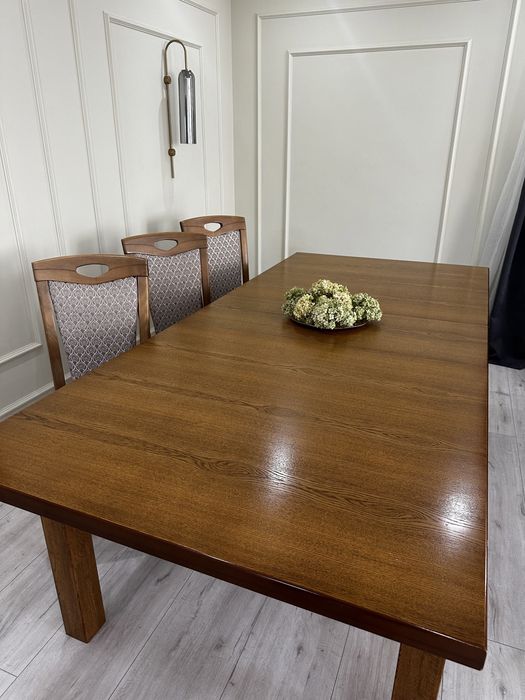 Продам стол, стулья и комод в госитную