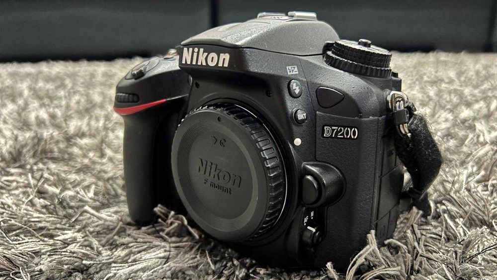 Nikon D7200 + obiectiv Nikon 70-300mm f/4,5-5,6 VR +Blitz Nissin DI600