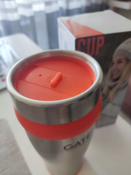 Чаша за път с капак, Щипка за чаша