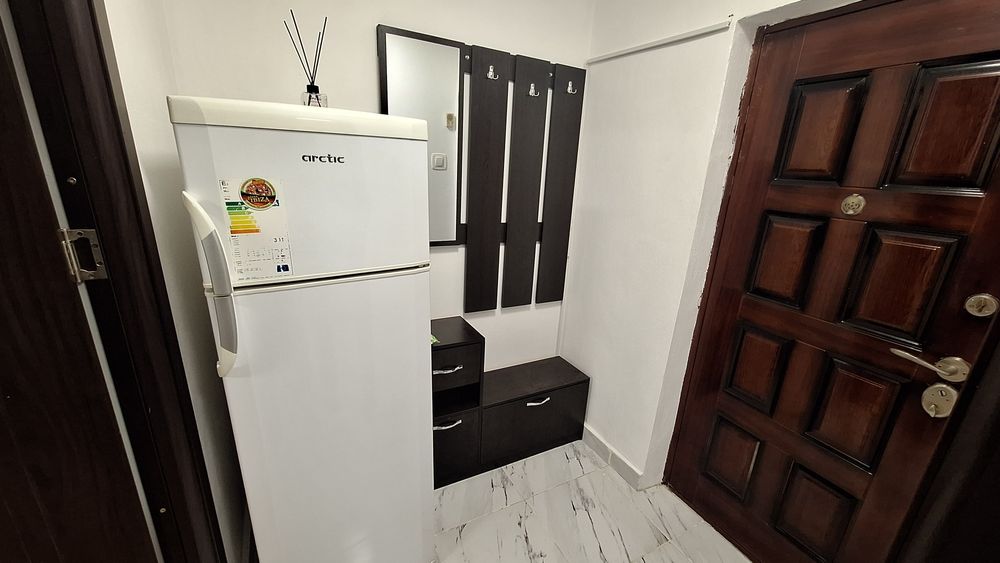 Inchiriez garsoniera