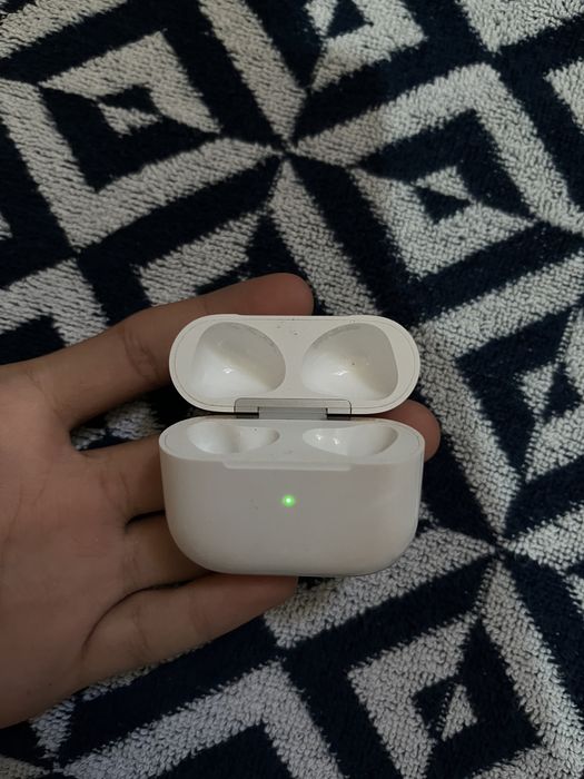 Продам кейс оригинал airpods 4