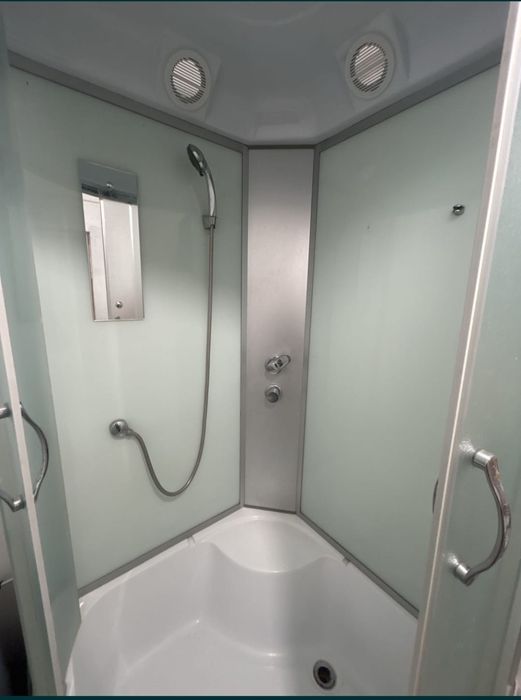 Душевая кабина в отличном состоянии