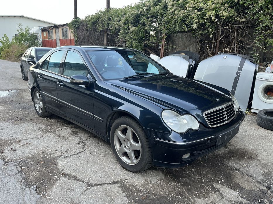 На части 3 броя Mercedes C-class W203 (бензинови)