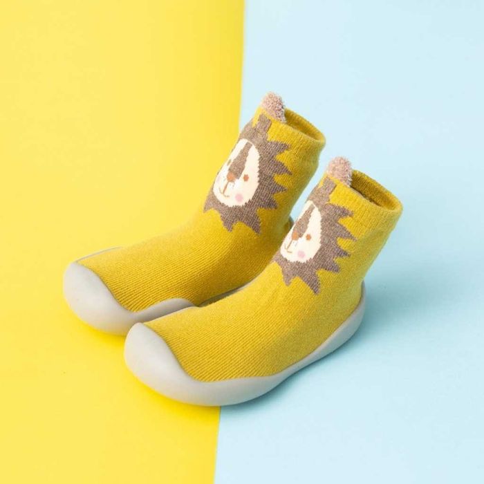 Детски чорапи с гумена подметка, различни номера и цветове