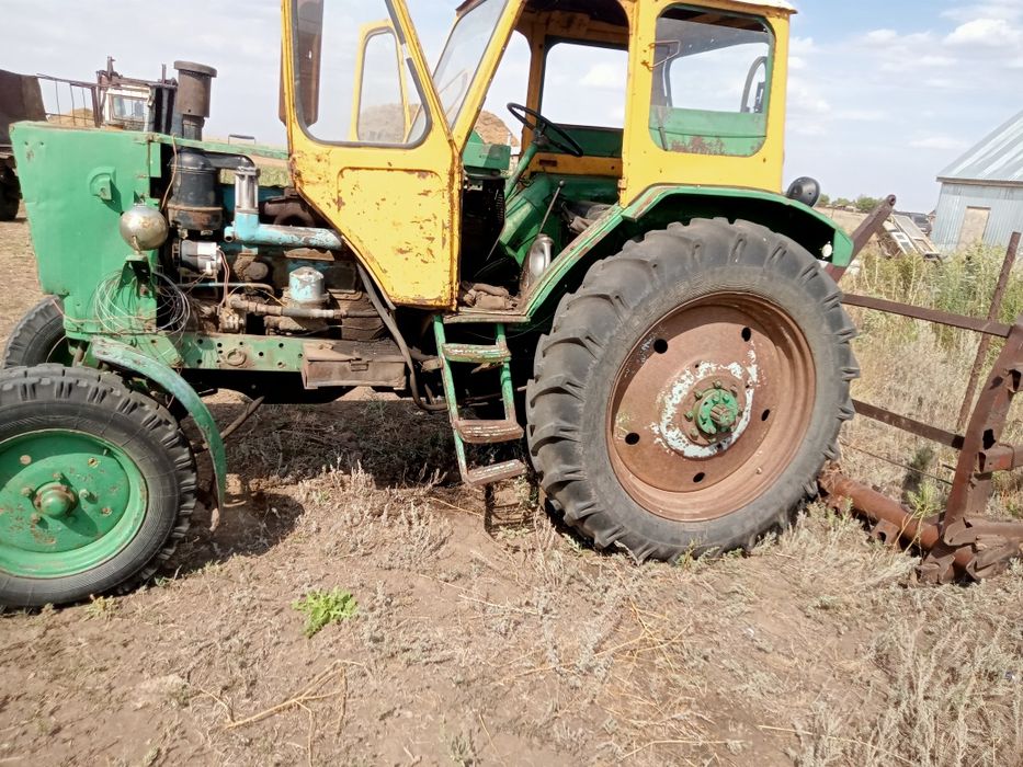 Подам  два  ЮМЗ 6