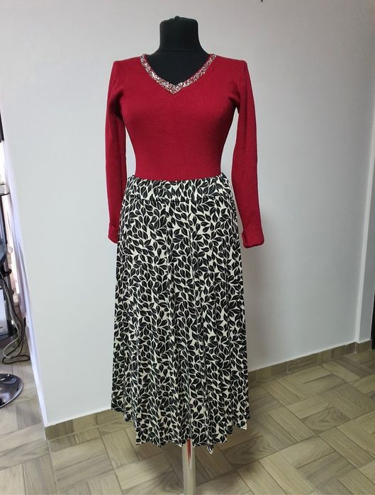 Fusta plisata, talie elastica, model versatil