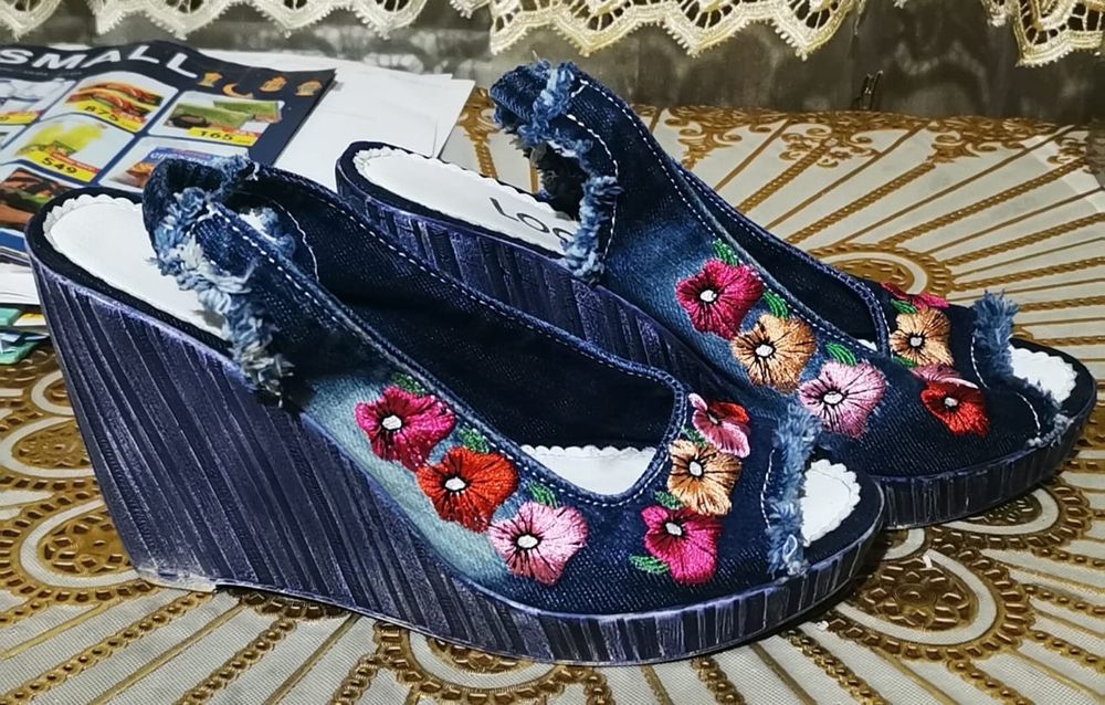 Продам женскую обувь