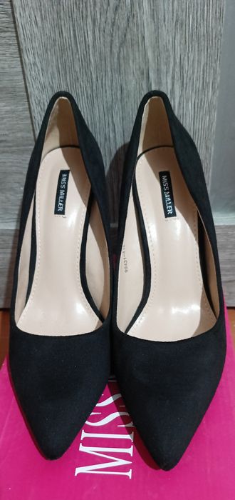 Продаю женские туфли