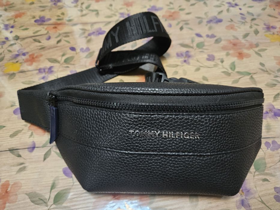 Нова чантичка Tommy Hilfiger