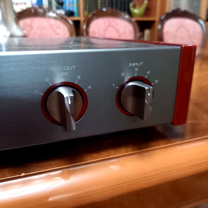 Rotel rhc-10 предварительный усилитель