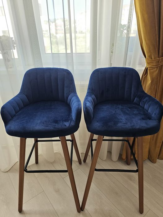 2 scaune de par tapitate