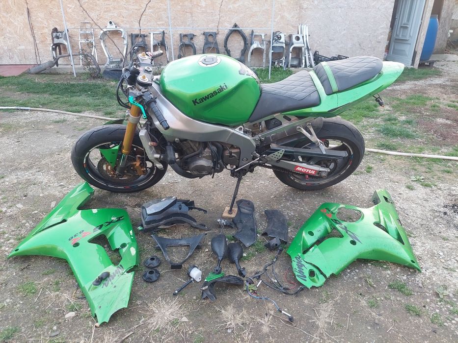 Vand Piese Kawasaki ZX6-R 2004 Cascioarele • OLX.ro