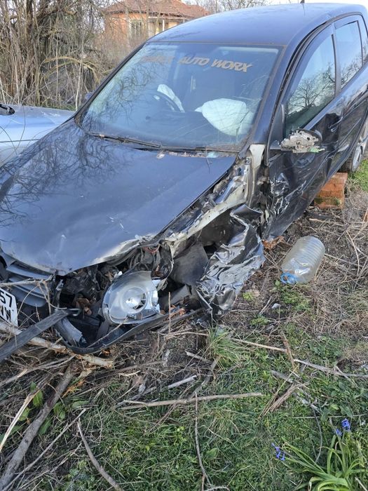 Голф 5 на части.