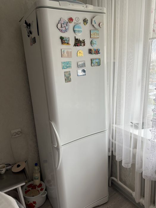 Продам холодильник Indesit