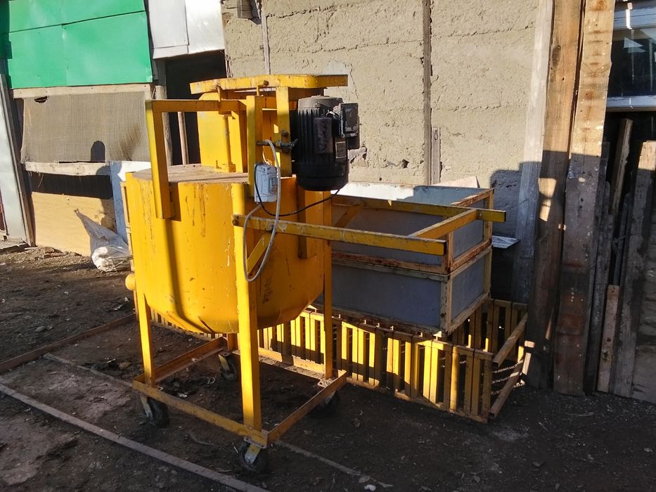 Продается газоблочный с формами  700000