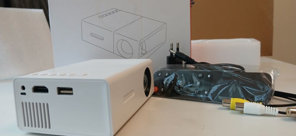 Mini LED projector - нов