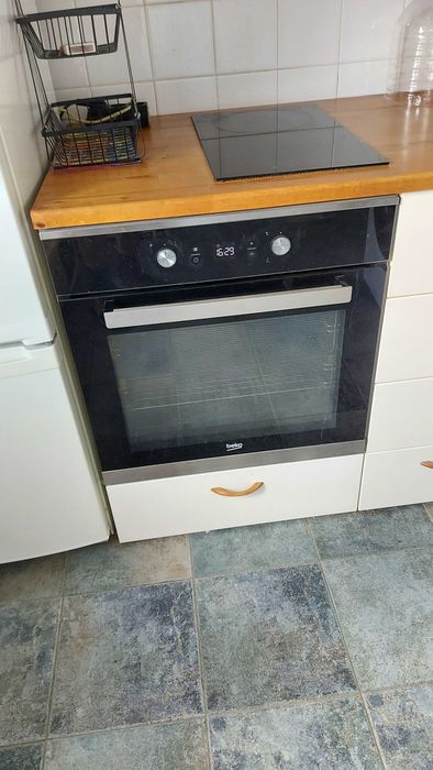 Фурна за вграждане Beko BIM25301XCS (с телескопични водачи и плавно затваряне)