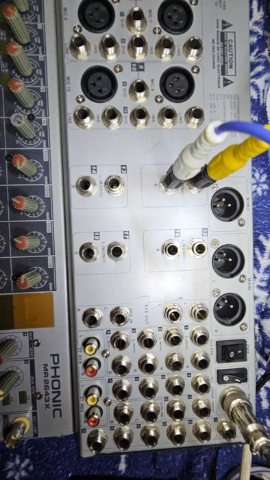 Mixer audio cu 18 canale Phonic MR2643X Helix, efecte digitale