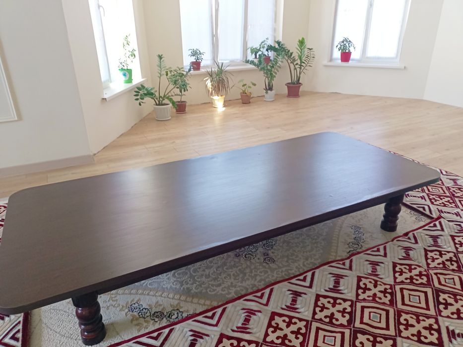 Продается гостиный стол