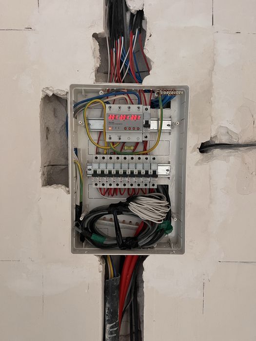 Elektrik xizmatlar 220v 380v  ish sifatiga garyanya beramiz