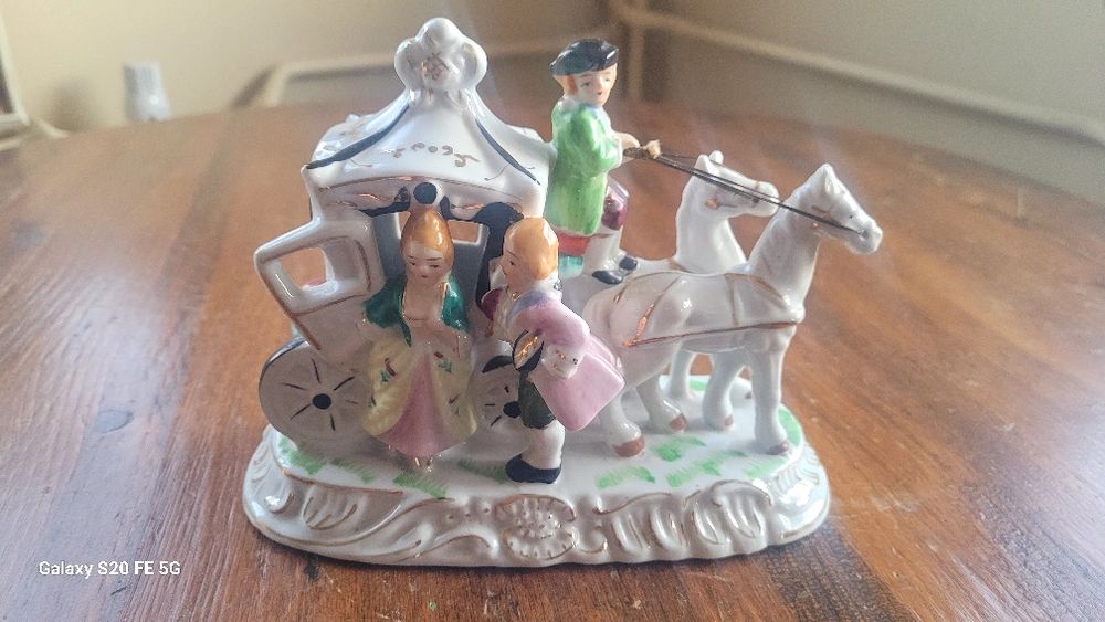 Дървена стенна декоративна фигура Мария и младенец