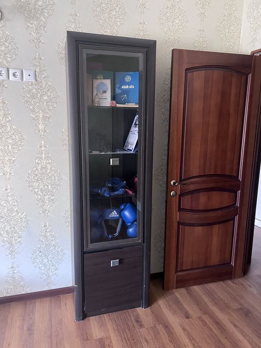 Шкаф для одежды,подставка под телевизр,