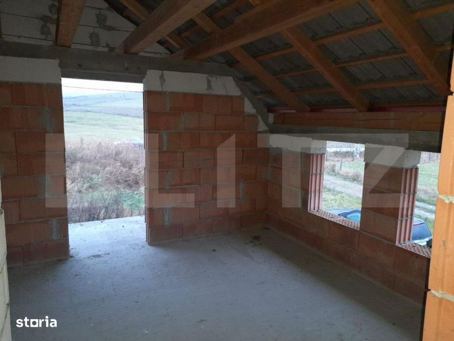 Casa individuala,180mp, 5000 mp teren plus Hala 550mp.CEPARI
