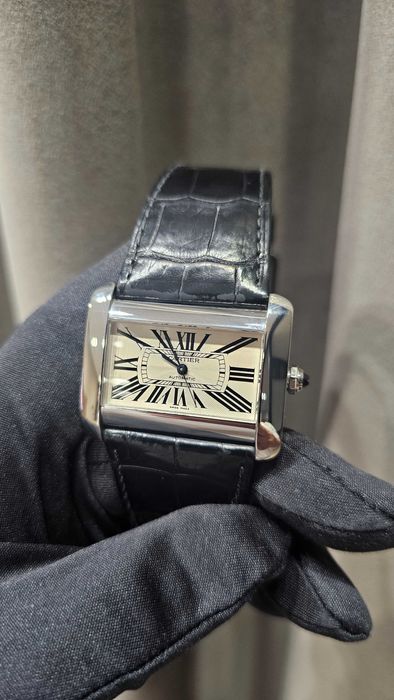 Наручные часы Cartier Tank Divan