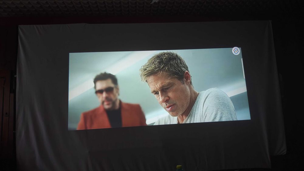 Мини проектор Blitzwolf BW-V2 (бял) и Прожекционен екран