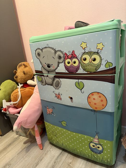 Продам детский стол икея и комод