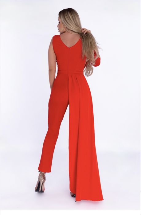 Salopeta BBY noua, cu eticheta