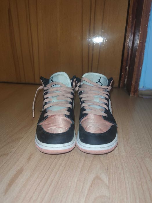 Vând Jordan 1 Mid Maadder Root